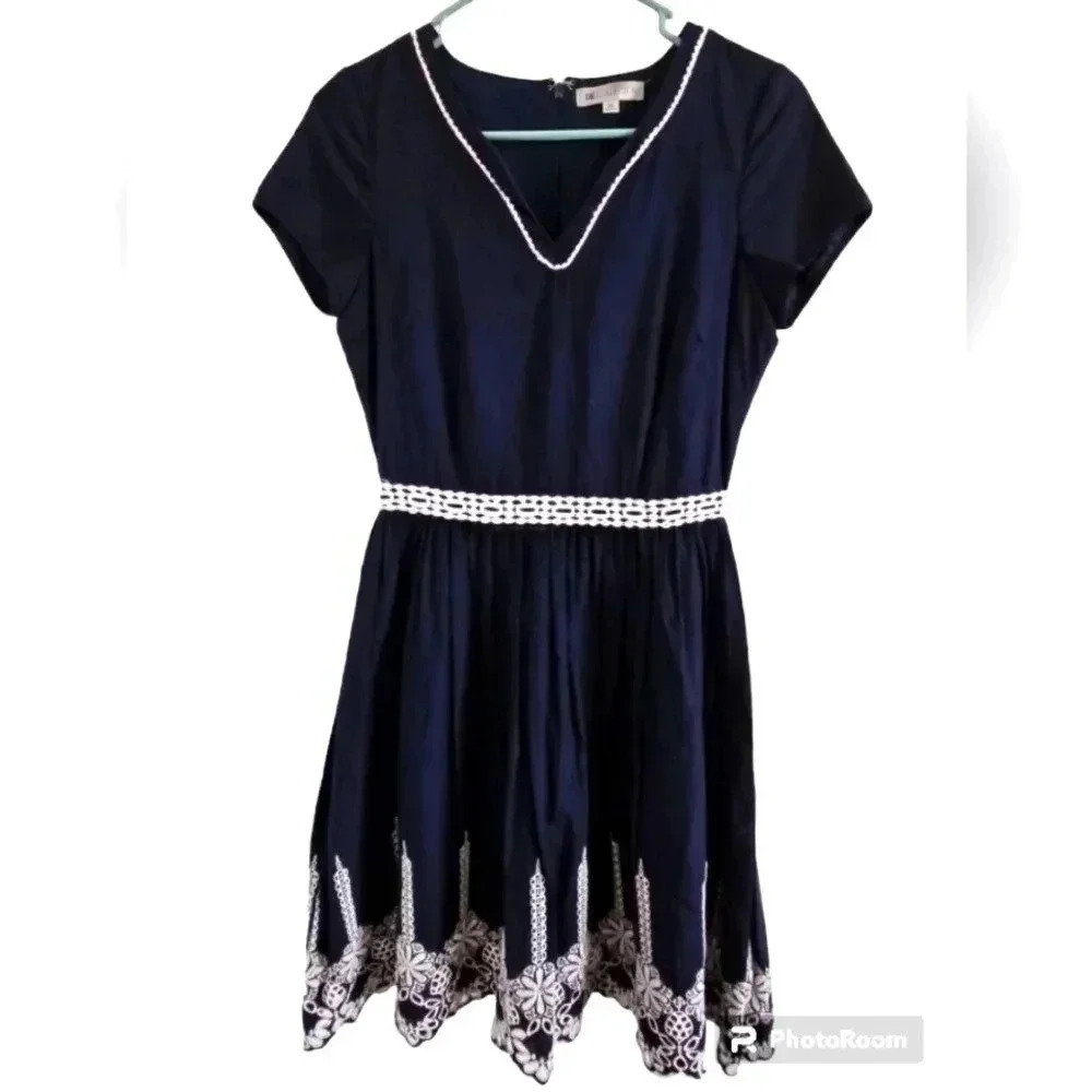 DE Collection Swing Dress Womens XSmall Maxi Navy Blue White Embroidered